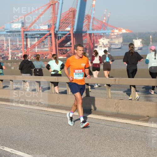03.10.2025 - Köhlbrandbrückenlauf Yannick Fuchs http://msf.ph/oto/9147285 03.10.2025 08:38:14 Position 2 1315 meine-sportfotos.de