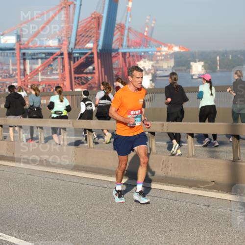03.10.2025 - Köhlbrandbrückenlauf Yannick Fuchs http://msf.ph/oto/9147291 03.10.2025 08:38:14 Position 2  meine-sportfotos.de