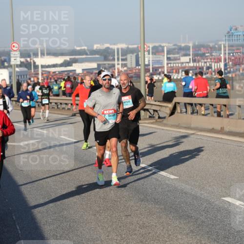 03.10.2025 - Köhlbrandbrückenlauf Yannick Fuchs http://msf.ph/oto/9147298 03.10.2025 08:38:15 Position 2 3224, 1071, 1194 meine-sportfotos.de
