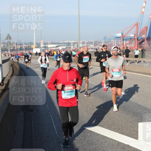 03.10.2025 - Köhlbrandbrückenlauf Yannick Fuchs http://msf.ph/oto/9147328 03.10.2025 08:38:18 Position 2 3224, 1071 meine-sportfotos.de