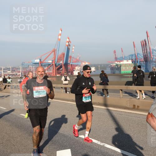 03.10.2025 - Köhlbrandbrückenlauf Yannick Fuchs http://msf.ph/oto/9147337 03.10.2025 08:38:19 Position 2 1194, 3378, 1071 meine-sportfotos.de