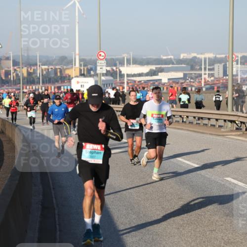 03.10.2025 - Köhlbrandbrückenlauf Yannick Fuchs http://msf.ph/oto/9147398 03.10.2025 08:38:25 Position 2 1500, 1, 3307 meine-sportfotos.de