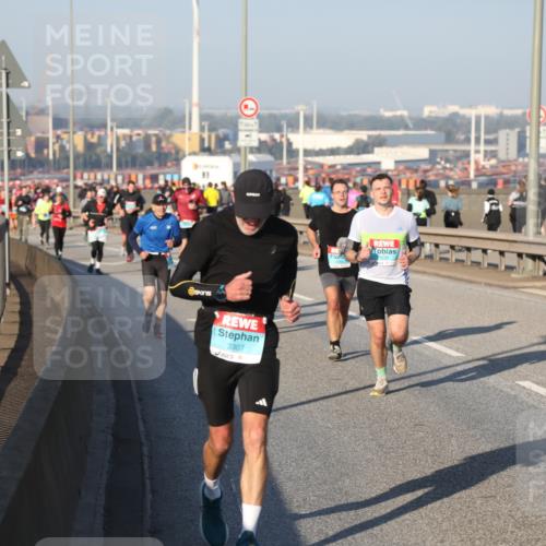 03.10.2025 - Köhlbrandbrückenlauf Yannick Fuchs http://msf.ph/oto/9147407 03.10.2025 08:38:26 Position 2 3307 meine-sportfotos.de