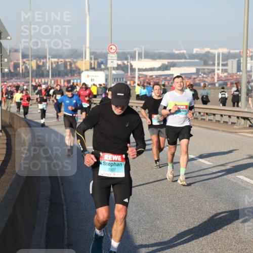 03.10.2025 - Köhlbrandbrückenlauf Yannick Fuchs http://msf.ph/oto/9147411 03.10.2025 08:38:26 Position 2 3307 meine-sportfotos.de