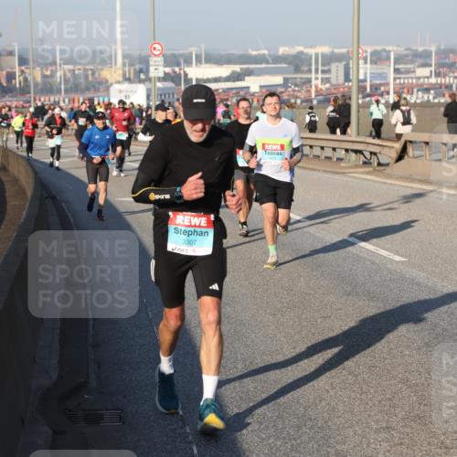 03.10.2025 - Köhlbrandbrückenlauf Yannick Fuchs http://msf.ph/oto/9147419 03.10.2025 08:38:26 Position 2 3307 meine-sportfotos.de