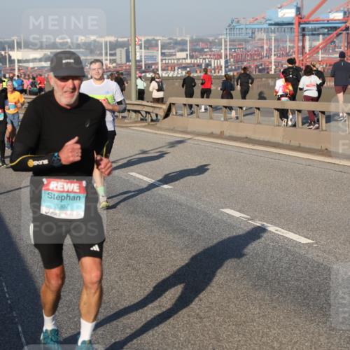 03.10.2025 - Köhlbrandbrückenlauf Yannick Fuchs http://msf.ph/oto/9147425 03.10.2025 08:38:27 Position 2 3307, 3264 meine-sportfotos.de