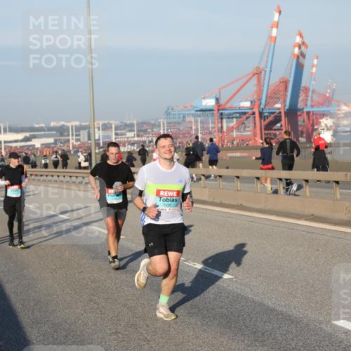 03.10.2025 - Köhlbrandbrückenlauf Yannick Fuchs http://msf.ph/oto/9147434 03.10.2025 08:38:29 Position 2 1226 meine-sportfotos.de
