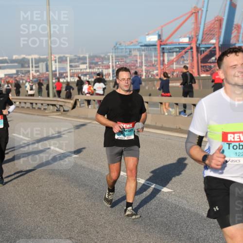 03.10.2025 - Köhlbrandbrückenlauf Yannick Fuchs http://msf.ph/oto/9147449 03.10.2025 08:38:30 Position 2 1043, 1226 meine-sportfotos.de
