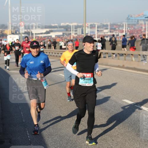 03.10.2025 - Köhlbrandbrückenlauf Yannick Fuchs http://msf.ph/oto/9147479 03.10.2025 08:38:32 Position 2 1043 meine-sportfotos.de