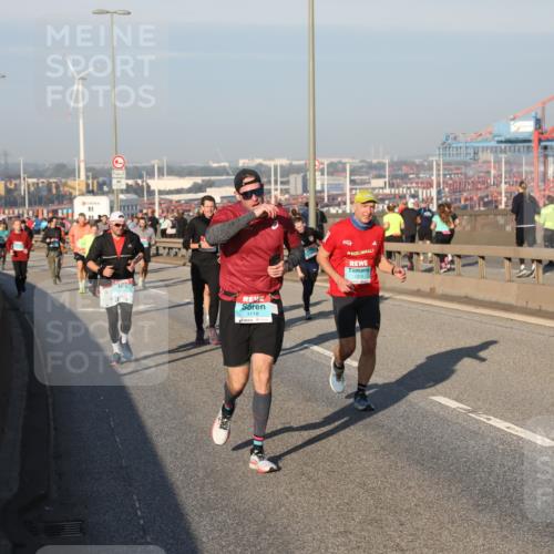 03.10.2025 - Köhlbrandbrückenlauf Yannick Fuchs http://msf.ph/oto/9147533 03.10.2025 08:38:37 Position 2 3118, 2025 meine-sportfotos.de