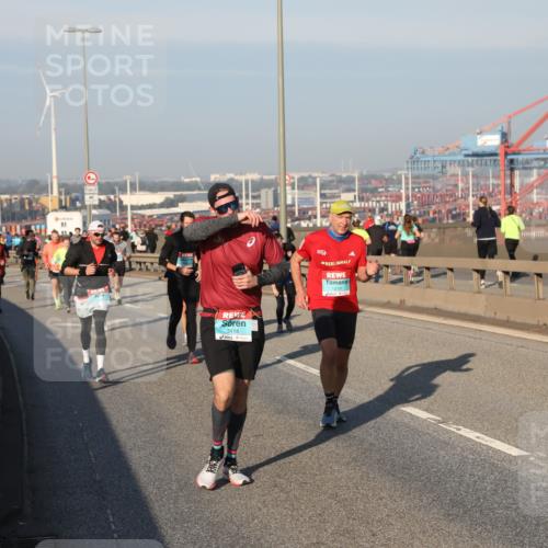03.10.2025 - Köhlbrandbrückenlauf Yannick Fuchs http://msf.ph/oto/9147536 03.10.2025 08:38:37 Position 2 3118, 1219, 812025 meine-sportfotos.de