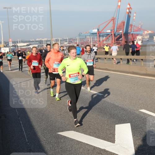 03.10.2025 - Köhlbrandbrückenlauf Yannick Fuchs http://msf.ph/oto/9147640 03.10.2025 08:38:46 Position 2 1110 meine-sportfotos.de