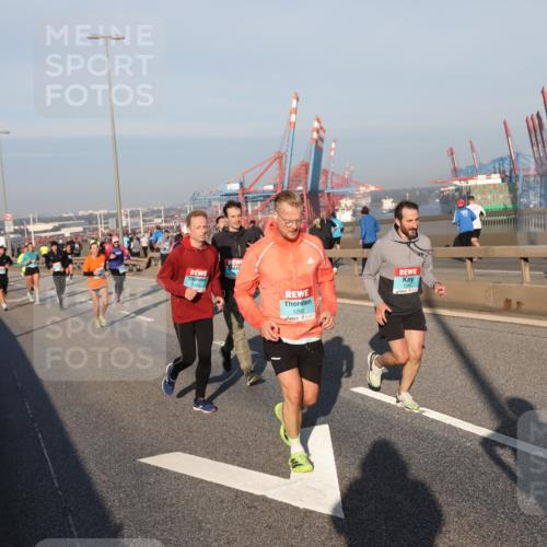 03.10.2025 - Köhlbrandbrückenlauf Yannick Fuchs http://msf.ph/oto/9147659 03.10.2025 08:38:48 Position 2 1292 meine-sportfotos.de