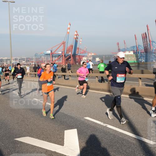 03.10.2025 - Köhlbrandbrückenlauf Yannick Fuchs http://msf.ph/oto/9147698 03.10.2025 08:38:51 Position 2 9, 3817, 2843 meine-sportfotos.de