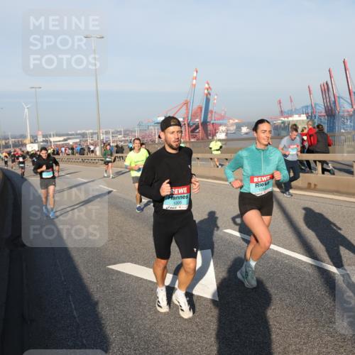 03.10.2025 - Köhlbrandbrückenlauf Yannick Fuchs http://msf.ph/oto/9147753 03.10.2025 08:38:55 Position 2 1205, 1280, 1216 meine-sportfotos.de
