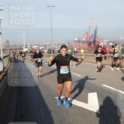 03.10.2025 - Köhlbrandbrückenlauf Yannick Fuchs http://msf.ph/oto/9147785 03.10.2025 08:38:57 Position 2 3790, 118 meine-sportfotos.de