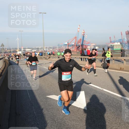 03.10.2025 - Köhlbrandbrückenlauf Yannick Fuchs http://msf.ph/oto/9147791 03.10.2025 08:38:57 Position 2 3790 meine-sportfotos.de