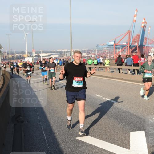 03.10.2025 - Köhlbrandbrückenlauf Yannick Fuchs http://msf.ph/oto/9147810 03.10.2025 08:38:58 Position 2 1504 meine-sportfotos.de