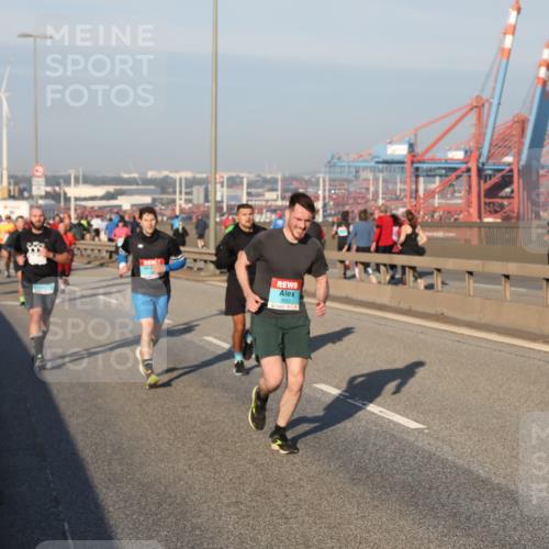 03.10.2025 - Köhlbrandbrückenlauf Yannick Fuchs http://msf.ph/oto/9147835 03.10.2025 08:39:01 Position 2  meine-sportfotos.de