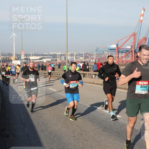 03.10.2025 - Köhlbrandbrückenlauf Yannick Fuchs http://msf.ph/oto/9147846 03.10.2025 08:39:02 Position 2 3659 meine-sportfotos.de