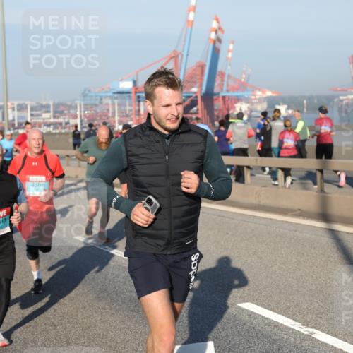 03.10.2025 - Köhlbrandbrückenlauf Yannick Fuchs http://msf.ph/oto/9147873 03.10.2025 08:39:09 Position 2  meine-sportfotos.de