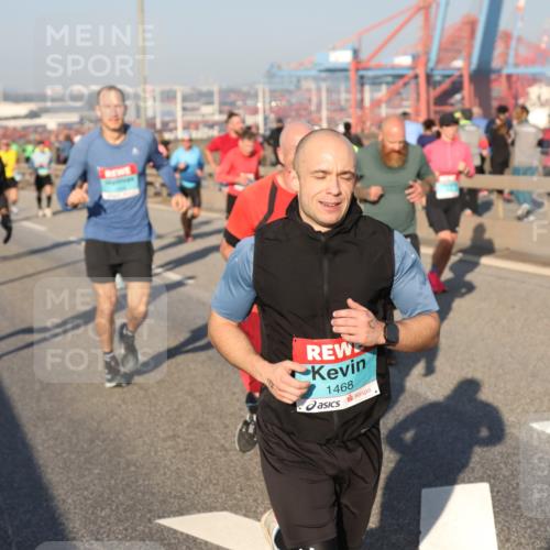 03.10.2025 - Köhlbrandbrückenlauf Yannick Fuchs http://msf.ph/oto/9147884 03.10.2025 08:39:10 Position 2 1468 meine-sportfotos.de
