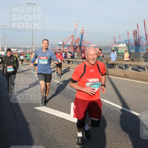 03.10.2025 - Köhlbrandbrückenlauf Yannick Fuchs http://msf.ph/oto/9147896 03.10.2025 08:39:11 Position 2 2305 meine-sportfotos.de