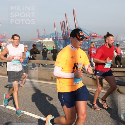 03.10.2025 - Köhlbrandbrückenlauf Yannick Fuchs http://msf.ph/oto/9147938 03.10.2025 08:39:15 Position 2 1176, 1474, 1273, 1165 meine-sportfotos.de
