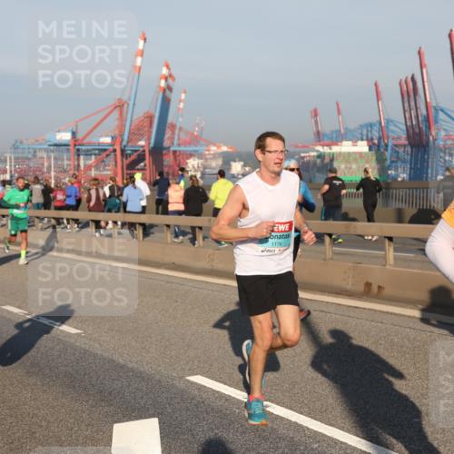 03.10.2025 - Köhlbrandbrückenlauf Yannick Fuchs http://msf.ph/oto/9147941 03.10.2025 08:39:15 Position 2 2995, 1176, 1474 meine-sportfotos.de
