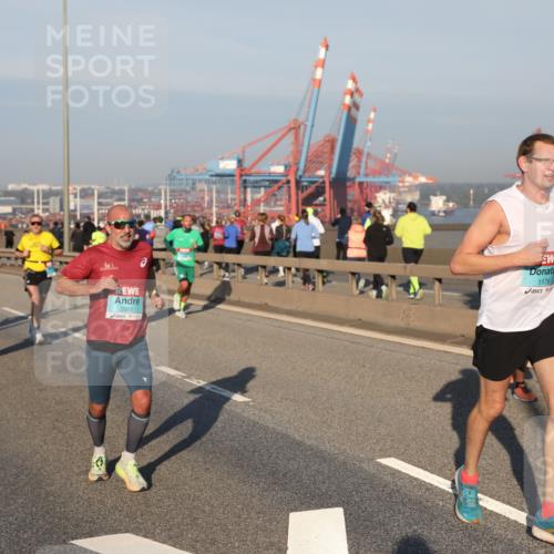 03.10.2025 - Köhlbrandbrückenlauf Yannick Fuchs http://msf.ph/oto/9147942 03.10.2025 08:39:15 Position 2 2995, 1176 meine-sportfotos.de
