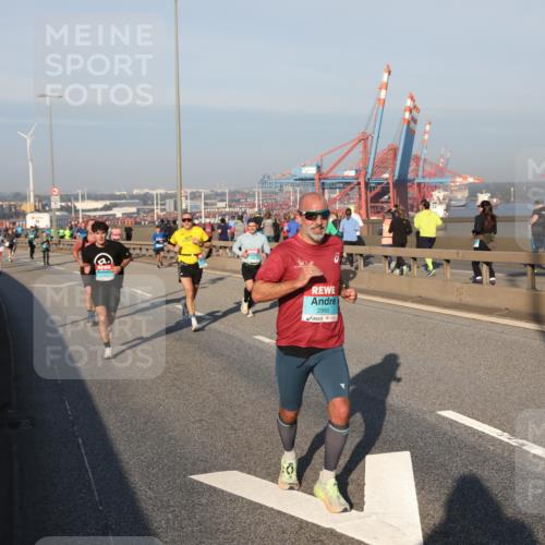 03.10.2025 - Köhlbrandbrückenlauf Yannick Fuchs http://msf.ph/oto/9147958 03.10.2025 08:39:16 Position 2 2995 meine-sportfotos.de