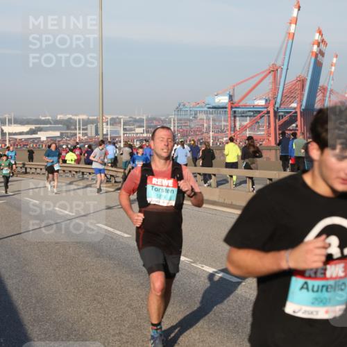 03.10.2025 - Köhlbrandbrückenlauf Yannick Fuchs http://msf.ph/oto/9148015 03.10.2025 08:39:19 Position 2 1274, 2901 meine-sportfotos.de