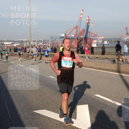 03.10.2025 - Köhlbrandbrückenlauf Yannick Fuchs http://msf.ph/oto/9148026 03.10.2025 08:39:19 Position 2 1274 meine-sportfotos.de