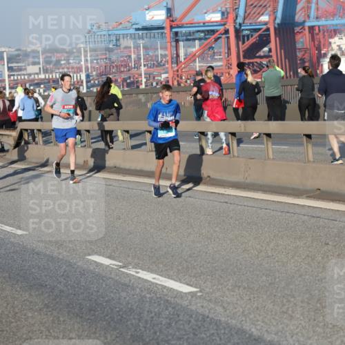 03.10.2025 - Köhlbrandbrückenlauf Yannick Fuchs http://msf.ph/oto/9148039 03.10.2025 08:39:21 Position 2  meine-sportfotos.de