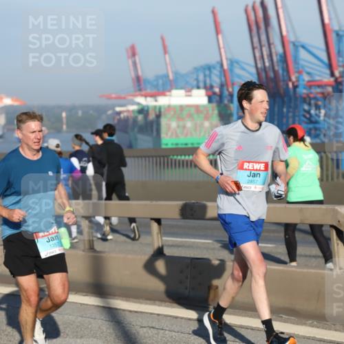 03.10.2025 - Köhlbrandbrückenlauf Yannick Fuchs http://msf.ph/oto/9148055 03.10.2025 08:39:27 Position 2 1357, 2857 meine-sportfotos.de