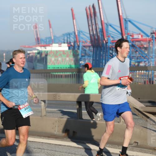 03.10.2025 - Köhlbrandbrückenlauf Yannick Fuchs http://msf.ph/oto/9148062 03.10.2025 08:39:27 Position 2 1357 meine-sportfotos.de