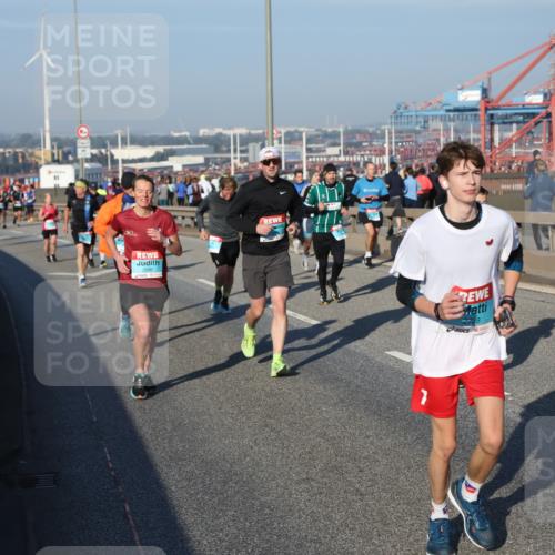 03.10.2025 - Köhlbrandbrückenlauf Yannick Fuchs http://msf.ph/oto/9148070 03.10.2025 08:39:27 Position 2 2728 meine-sportfotos.de