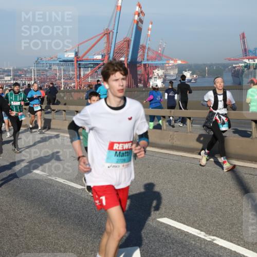 03.10.2025 - Köhlbrandbrückenlauf Yannick Fuchs http://msf.ph/oto/9148079 03.10.2025 08:39:28 Position 2 1207, 2728 meine-sportfotos.de