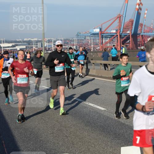 03.10.2025 - Köhlbrandbrückenlauf Yannick Fuchs http://msf.ph/oto/9148084 03.10.2025 08:39:28 Position 2 1207, 2998, 3498, 7, 2728 meine-sportfotos.de