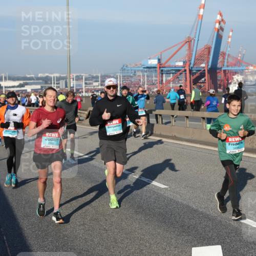 03.10.2025 - Köhlbrandbrückenlauf Yannick Fuchs http://msf.ph/oto/9148094 03.10.2025 08:39:28 Position 2 2998, 1207, 3498 meine-sportfotos.de