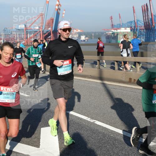 03.10.2025 - Köhlbrandbrückenlauf Yannick Fuchs http://msf.ph/oto/9148119 03.10.2025 08:39:30 Position 2 2998, 1207, 25, 3498, 120 meine-sportfotos.de