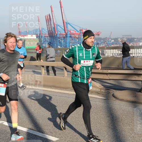 03.10.2025 - Köhlbrandbrückenlauf Yannick Fuchs http://msf.ph/oto/9148153 03.10.2025 08:39:32 Position 2 3813, 118 meine-sportfotos.de