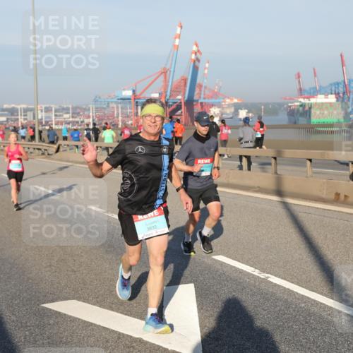 03.10.2025 - Köhlbrandbrückenlauf Yannick Fuchs http://msf.ph/oto/9148205 03.10.2025 08:39:34 Position 2 3832 meine-sportfotos.de