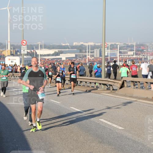 03.10.2025 - Köhlbrandbrückenlauf Yannick Fuchs http://msf.ph/oto/9148267 03.10.2025 08:39:38 Position 2 900, 1500, 1 meine-sportfotos.de