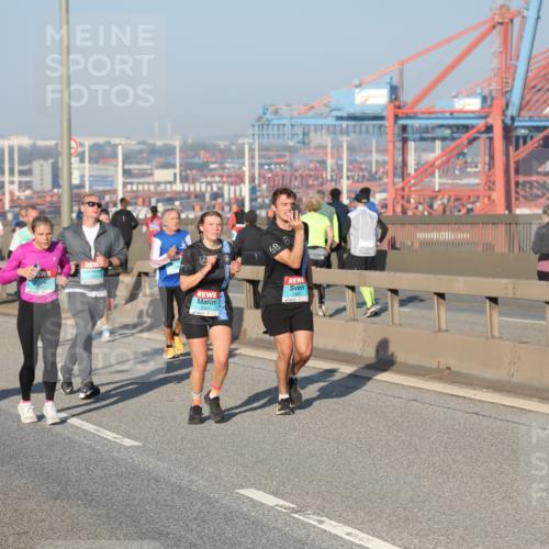 03.10.2025 - Köhlbrandbrückenlauf Yannick Fuchs http://msf.ph/oto/9148300 03.10.2025 08:39:44 Position 2 68 meine-sportfotos.de