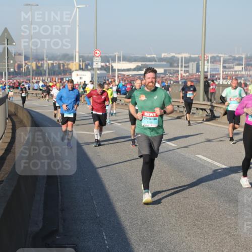 03.10.2025 - Köhlbrandbrückenlauf Yannick Fuchs http://msf.ph/oto/9148341 03.10.2025 08:39:46 Position 2 1105 meine-sportfotos.de