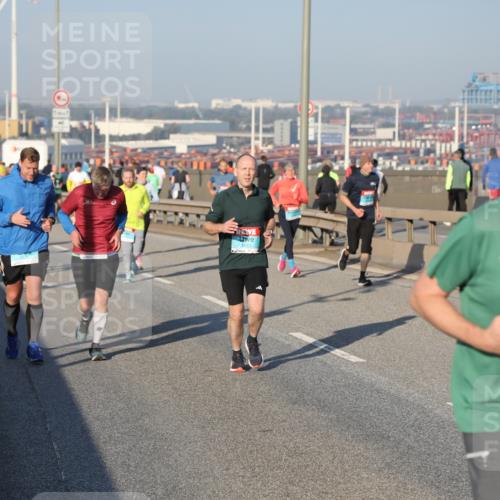 03.10.2025 - Köhlbrandbrückenlauf Yannick Fuchs http://msf.ph/oto/9148362 03.10.2025 08:39:48 Position 2 1105 meine-sportfotos.de