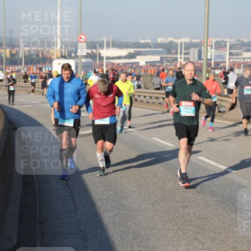 03.10.2025 - Köhlbrandbrückenlauf Yannick Fuchs http://msf.ph/oto/9148369 03.10.2025 08:39:49 Position 2 3117, 1493 meine-sportfotos.de