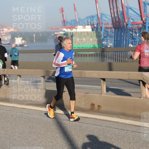 03.10.2025 - Köhlbrandbrückenlauf Yannick Fuchs http://msf.ph/oto/9148388 03.10.2025 08:39:50 Position 2 1088, 1025, 2025 meine-sportfotos.de