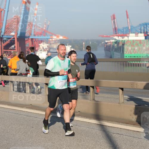 03.10.2025 - Köhlbrandbrückenlauf Yannick Fuchs http://msf.ph/oto/9148394 03.10.2025 08:39:51 Position 2 3806, 1088, 1025 meine-sportfotos.de